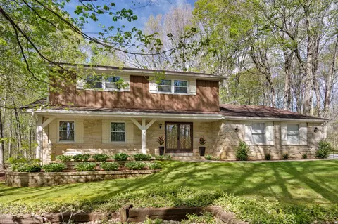 s54w23631 Maple Hl, Waukesha, WI 53189