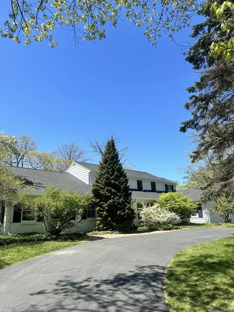 4661 N N Lk, Whitefish Bay, WI 53211