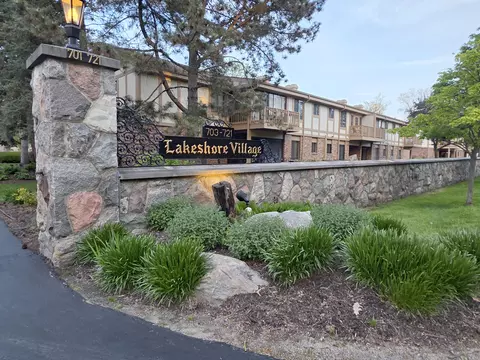 709 S Lake Shr #4F, Lake Geneva, WI 53147