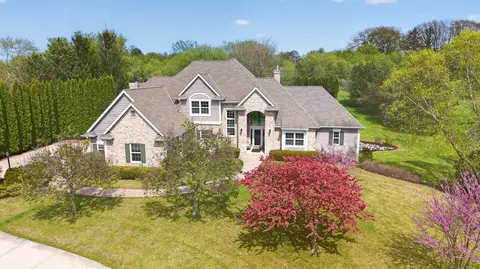 1578 Fox Holw, Cedarburg, WI 53012