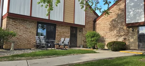 4077 W College, Franklin, WI 53132