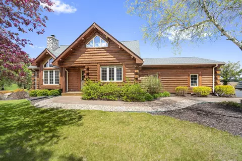 1206 Lakeview, Farmington, WI 53090