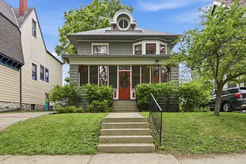 2919 N Hackett, Milwaukee, WI 53211