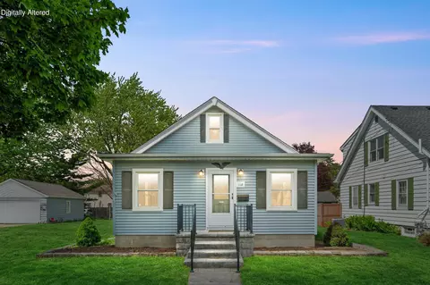 118 W Roberta, Waukesha, WI 53186
