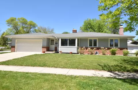 1526 Greenway, Waukesha, WI 53186