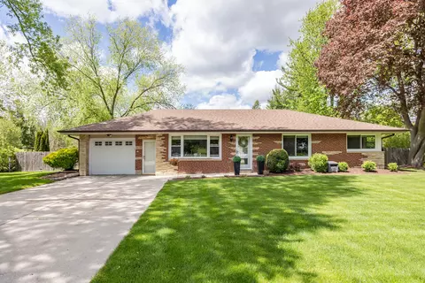 n58w21772 Maclynn, Menomonee Falls, WI 53051