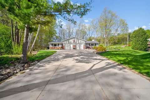 2120 Willowbrook, West Bend, WI 53090