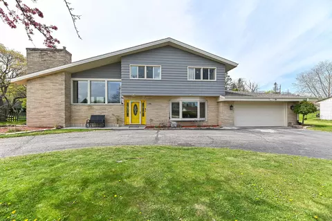8947 N Santa Monica, Bayside, WI 53217