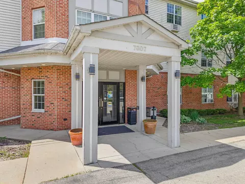 7307 N Port Washington #315, Glendale, WI 53217