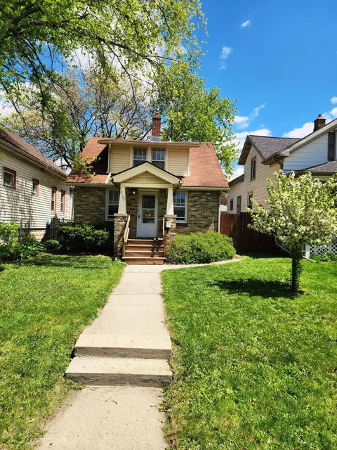 2126 S 77th, West Allis, WI 53219