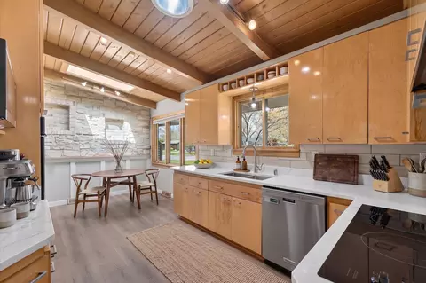 807 E Wahner, Bayside, WI 53217
