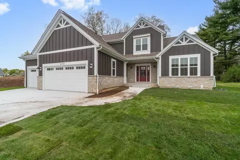 w221n3075 Greenwood, Pewaukee, WI 53186