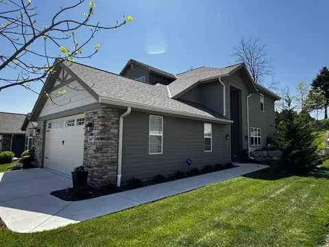 3607 Hawthorn Hl, Waukesha, WI 53188