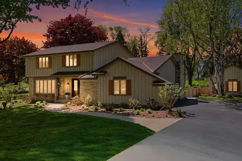 8845 W W Mdw, Franklin, WI 53132