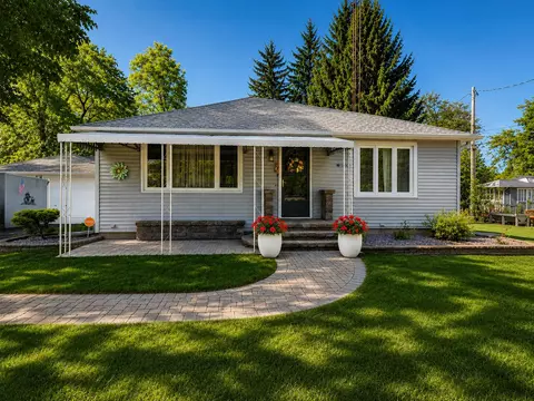 25730 93rd, Salem Lakes, WI 53168
