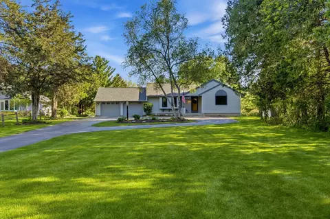 3519 Nagawicka, Hartland, WI 53029