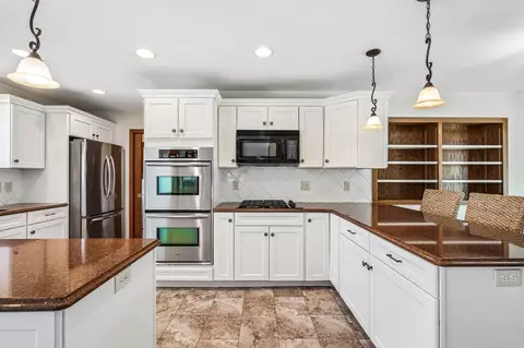n61w29595 S Woodfield, Merton, WI 53029