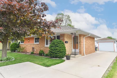 3658 S Sunset, Milwaukee, WI 53220