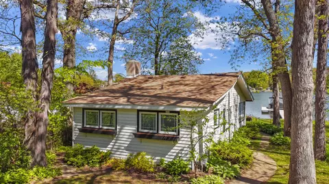 354 Indian Pt, Twin Lakes, WI 53181