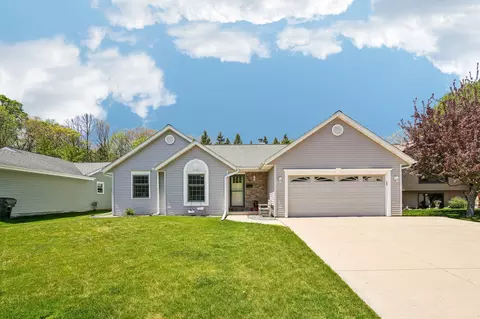 1202 Green Tree, West Bend, WI 53090
