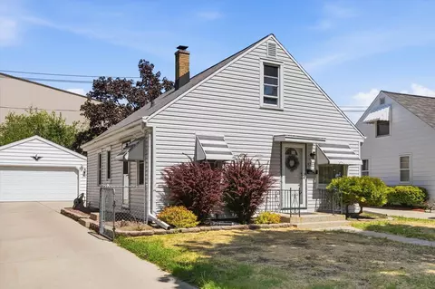 4744 W Montrose, Milwaukee, WI 53219