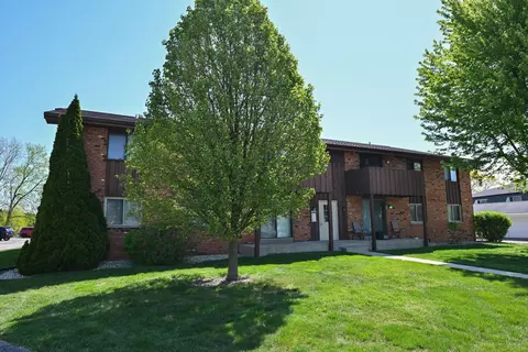 10352 W Whitnall Edge #101, Franklin, WI 53132