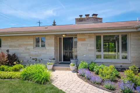 1631 N N Pne, Grafton, WI 53024