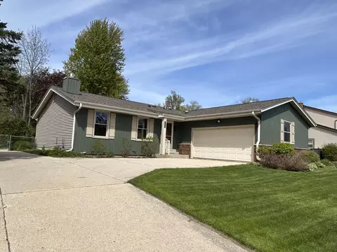 1214 Cherrywood, Waukesha, WI 53188