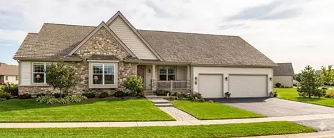 1039 Riverknoll, Oconomowoc, WI 53066