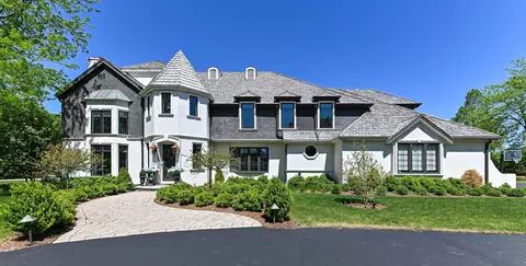 134 E Trillium, Mequon, WI 53092