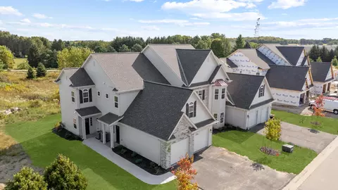 1812 Horseshoe #424-2, Slinger, WI 53086