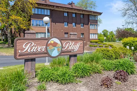 n84w15750 Ridge #105, Menomonee Falls, WI 53051