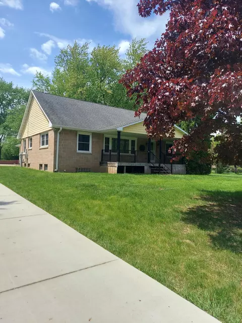 2413 S Brookland, New Berlin, WI 53151