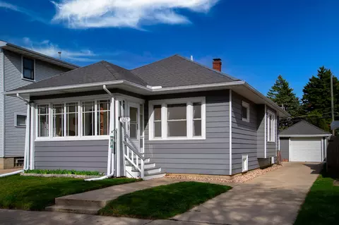 1517 W Lawn, Racine, WI 53405