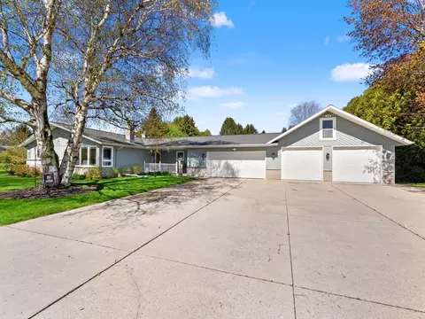 5204 S 10th, Manitowoc, WI 54220