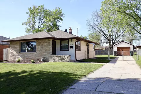 1304 Manistique, South Milwaukee, WI 53172