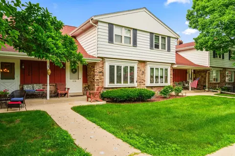 3119 W King Arthurs, Greenfield, WI 53221