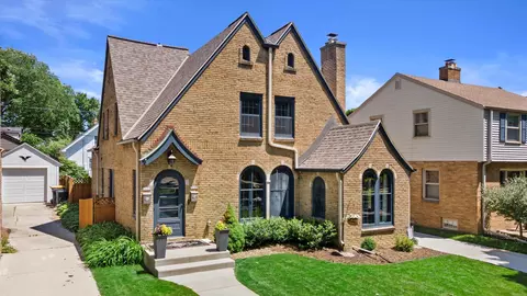 2648 Lefeber, Wauwatosa, WI 53213