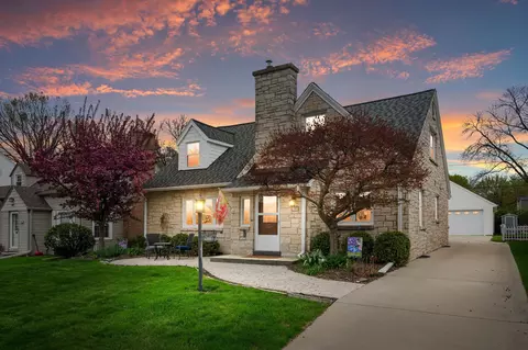 2556 N 96th, Wauwatosa, WI 53226