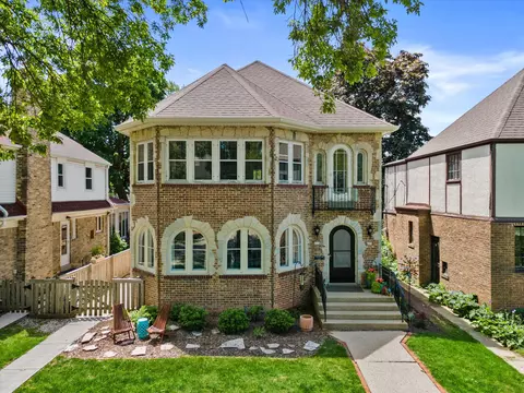 609 E Lake Vw, Whitefish Bay, WI 53217