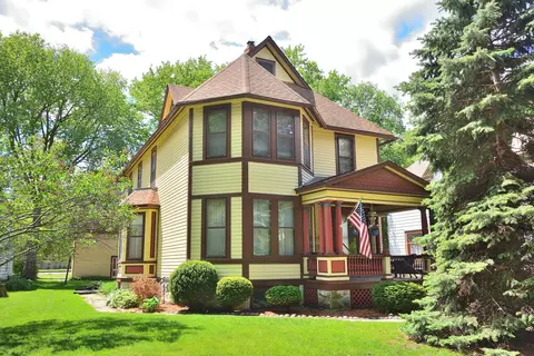 537 Dunbar, Waukesha, WI 53186