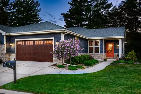901 Whispering Pnes, Lake Mills, WI 53551