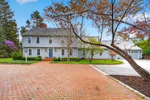 125 W Glenview, Mequon, WI 53092