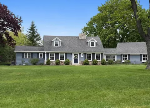 306 E North Pt, Mequon, WI 53092