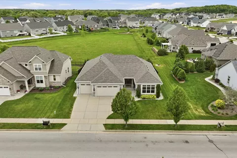1460 Prairie Crk, Oconomowoc, WI 53066