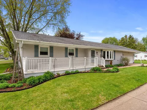 904 Glenview, Manitowoc, WI 54220