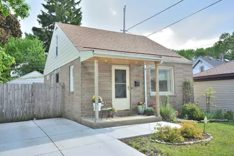 4909 W Galena, Milwaukee, WI 53208