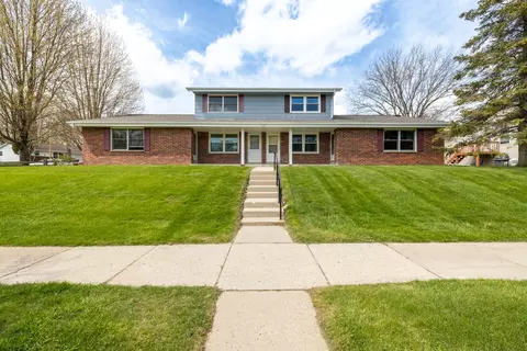 220 S 18th # 4, West Bend, WI 53095