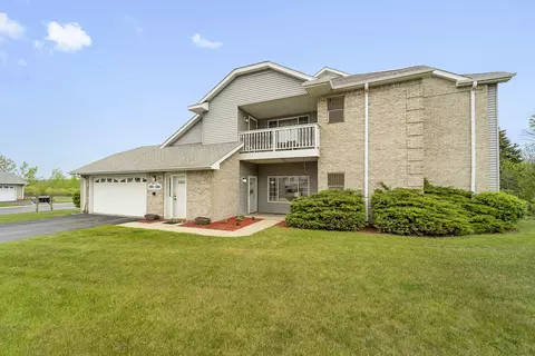 6884 S Rolling Mdws, Oak Creek, WI 53154