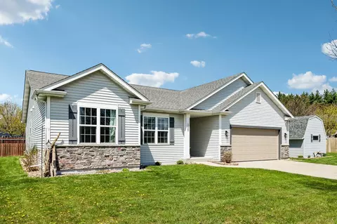 1120 Black Walnut, Johnson Creek, WI 53038